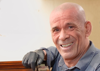 Albert in zijn werkplaats